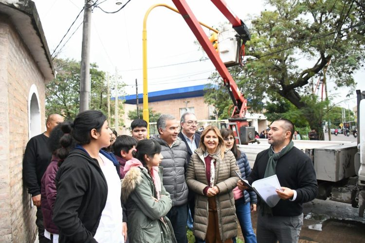 La intendente Norma Fuentes recorrió la estación de carga de la línea de colectivos eléctricos