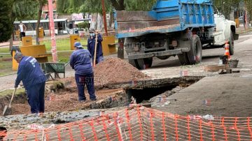 Tránsito complicado en zona de la UNSE por trabajos de reparación en distintas calles