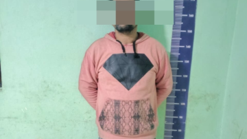 Un hombre intentó robar dos botellas de bebidas alcohólicas de supermercado y terminó preso