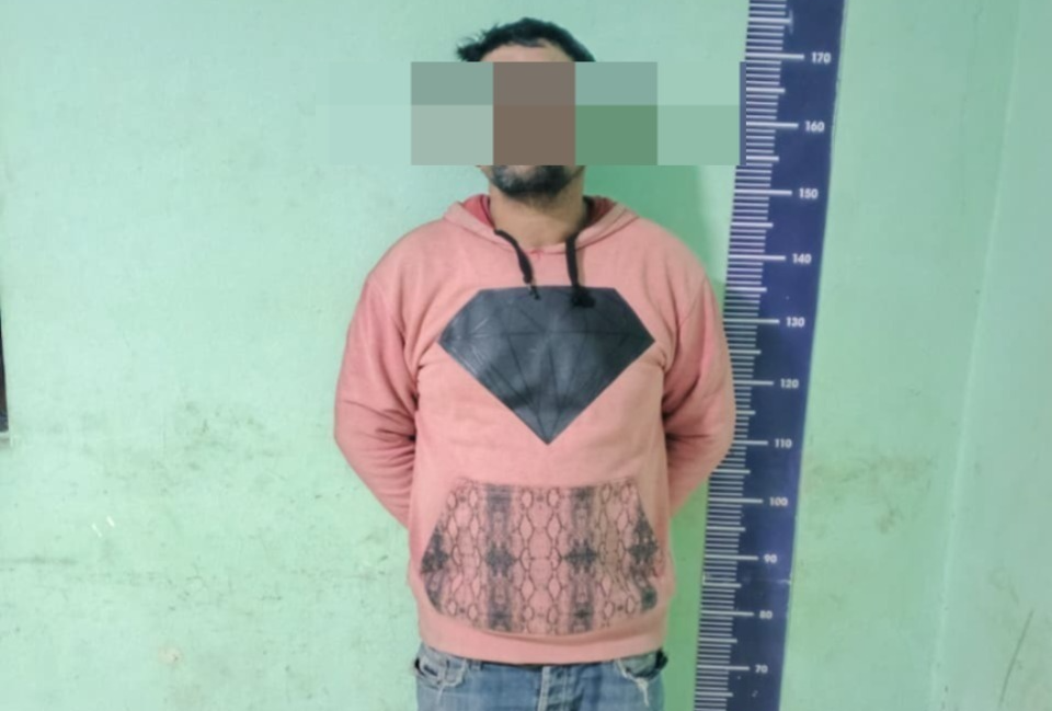 Un hombre intentó robar dos botellas de bebidas alcohólicas de supermercado y terminó preso