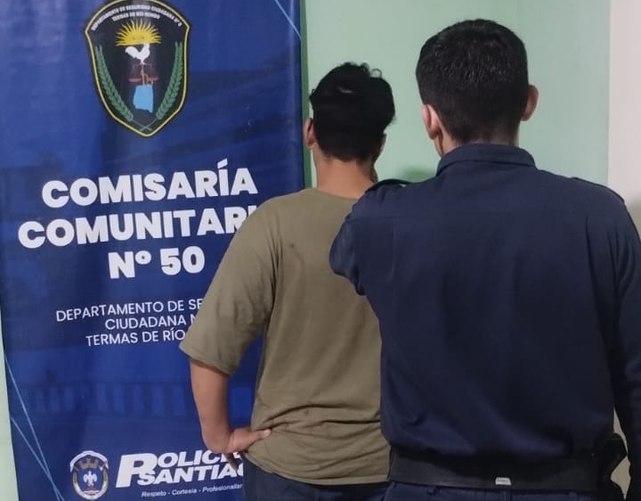 Un joven se presentó en el trabajo de su hermana y la atacó a trompadas en el rostro