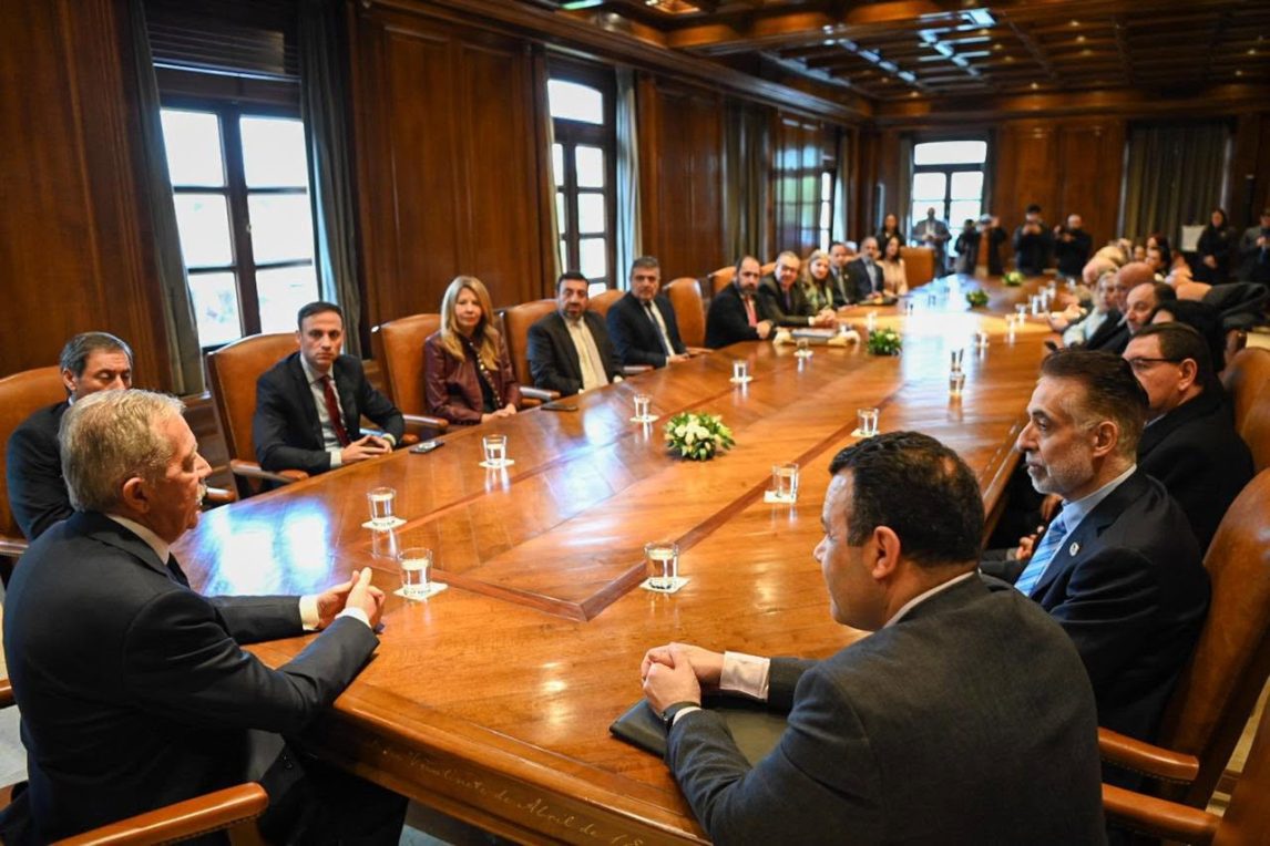 El Gobernador recibió a la comitiva del IV Congreso Nacional de la Federación de Entidades Argentino-Árabes