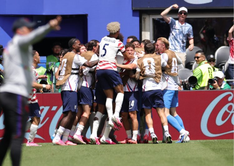 Estados Unidos venció a Australia y aseguró su lugar en los 16avos de final