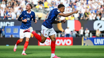 Francia goleó a Suecia, mostró todo su poderío y avanzó a los octavos de final