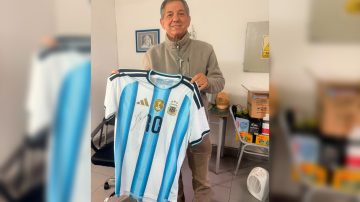 El Santuario Mama Antula recibió una camiseta de la Selección con la firma de Lionel Messi