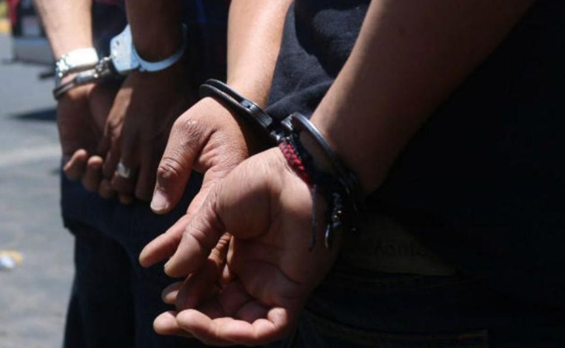 Elevan a juicio y dictan prisión preventiva a padre e hijo por tentativa de homicidio en Estación Simbolar
