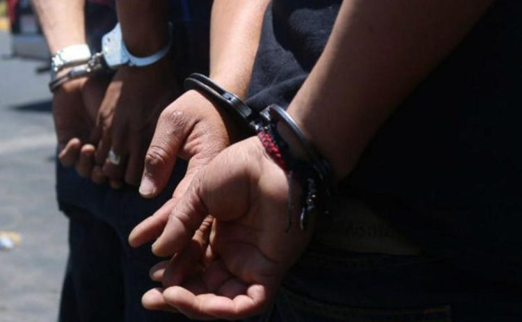 Elevan a juicio y dictan prisión preventiva a padre e hijo por tentativa de homicidio en Estación Simbolar