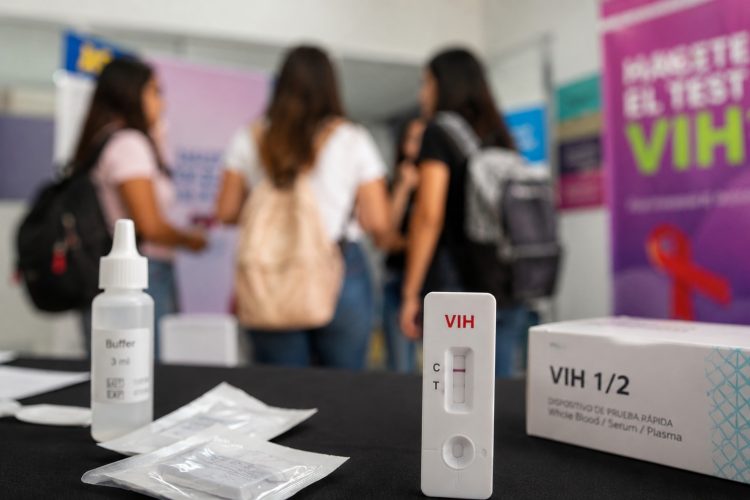 “Las enfermedades no desaparecieron: se dejó de hablar de ellas”: refuerzan los testeos de VIH en jóvenes