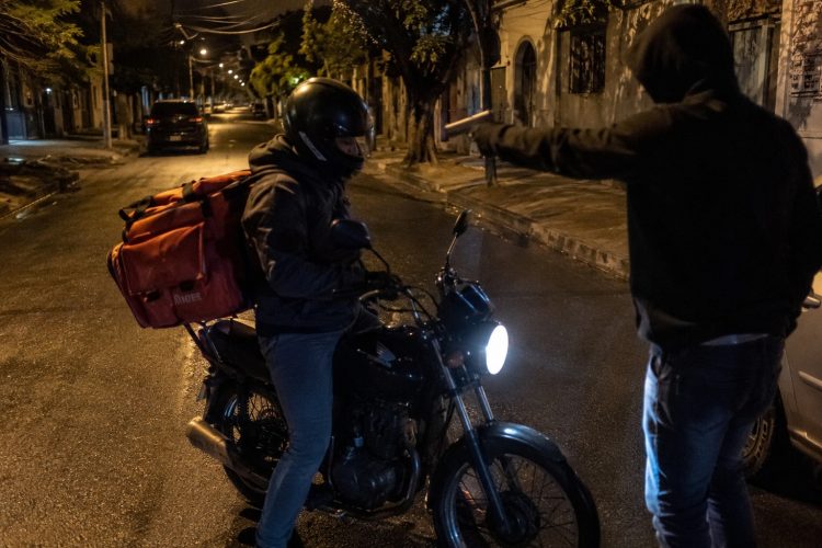 Añatuya: un delivery sufrió un violento asalto en el barrio Tradición