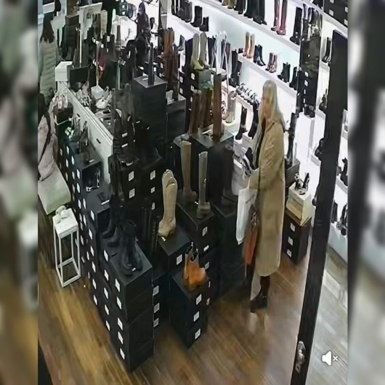 Fue filmada cuando entró a un local de 24 de Septiembre y hurtó un par de zapatillas