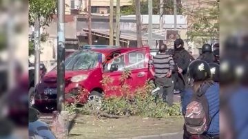 Perdió el control y volcó sobre Avenida Belgrano