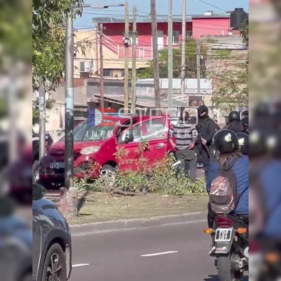 Perdió el control y volcó sobre Avenida Belgrano