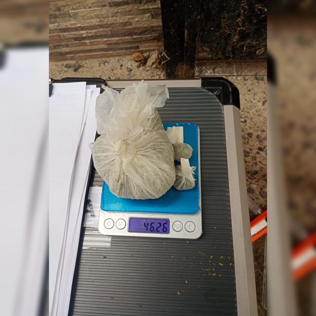 B° Mariano Moreno: tras una denuncia anónima, aprehendieron a un hombre y le secuestraron marihuana