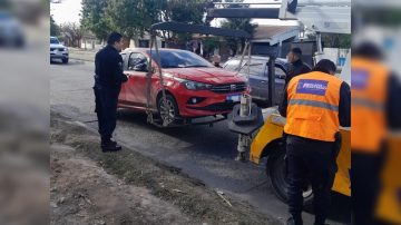 Ebrio, circulaba a gran velocidad y omitiendo los semáforos en rojo por Avenida Solís