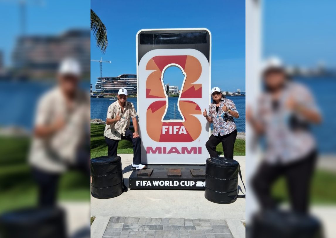 Con bombo y boleadora, dos bandeños representan a Argentina en el Fan Fest del Mundial en Miami