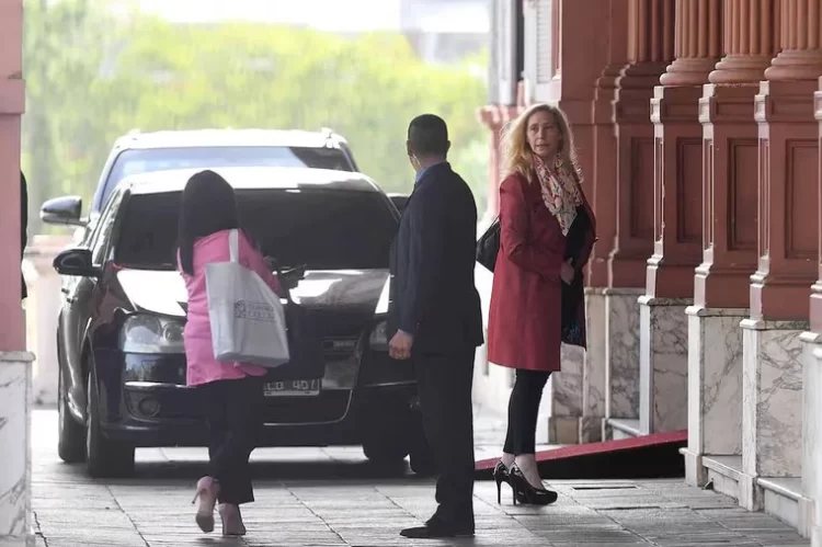 Karina Milei buscó enfriar la interna tras el durísimo ataque de Bullrich a Adorni
