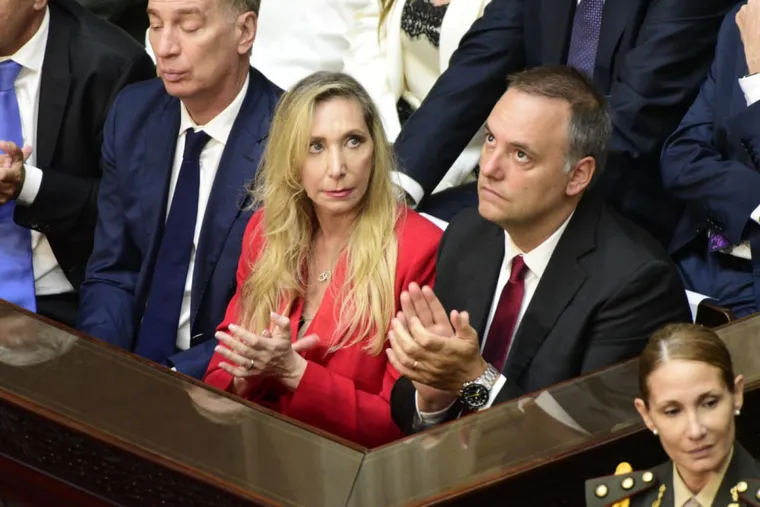 La salida de Adorni ya estaría firmada: Karina Milei negocia los últimos puntos con Diego Santilli y Martín Menem en Casa Rosada