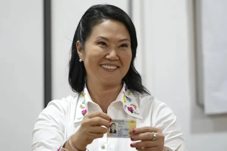 Balotaje en Perú: Keiko Fujimori remonta el escrutinio oficial y supera a Sánchez por 651 votos
