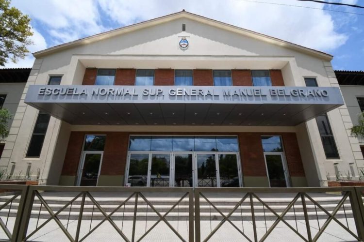 Las dos escuelas Normales de Santiago del Estero permanecerán cerradas por el fallecimiento de una querida profesional