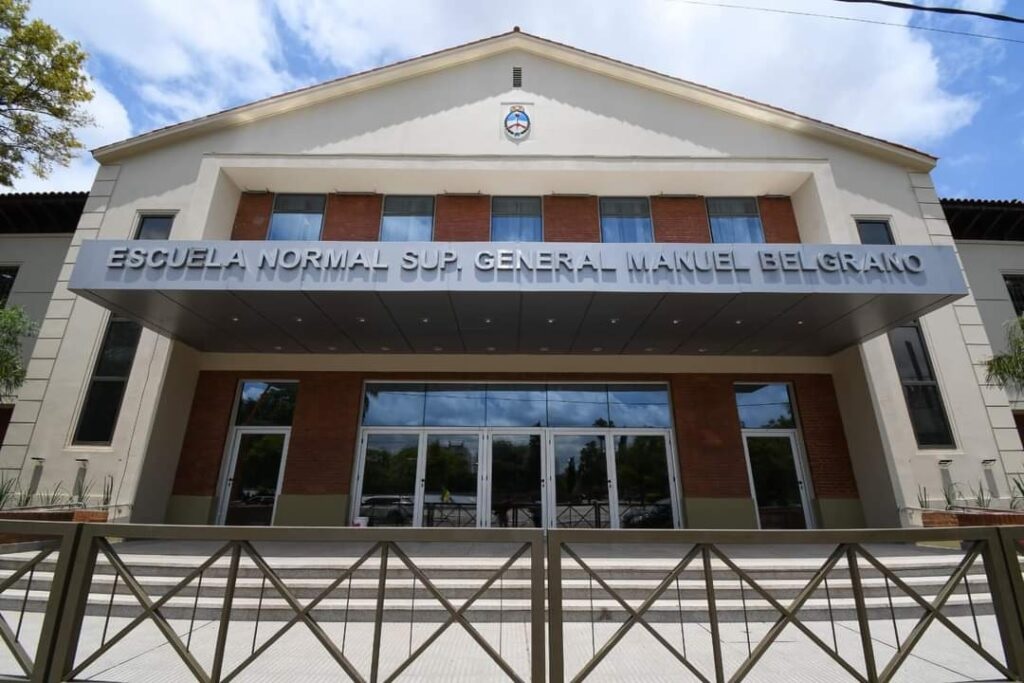 Las dos escuelas Normales de Santiago del Estero permanecerán cerradas por el fallecimiento de una querida profesional