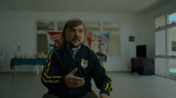 Nadie se salva solo: un documental muestra la obra social del padre Pepe y los Hogares de Cristo
