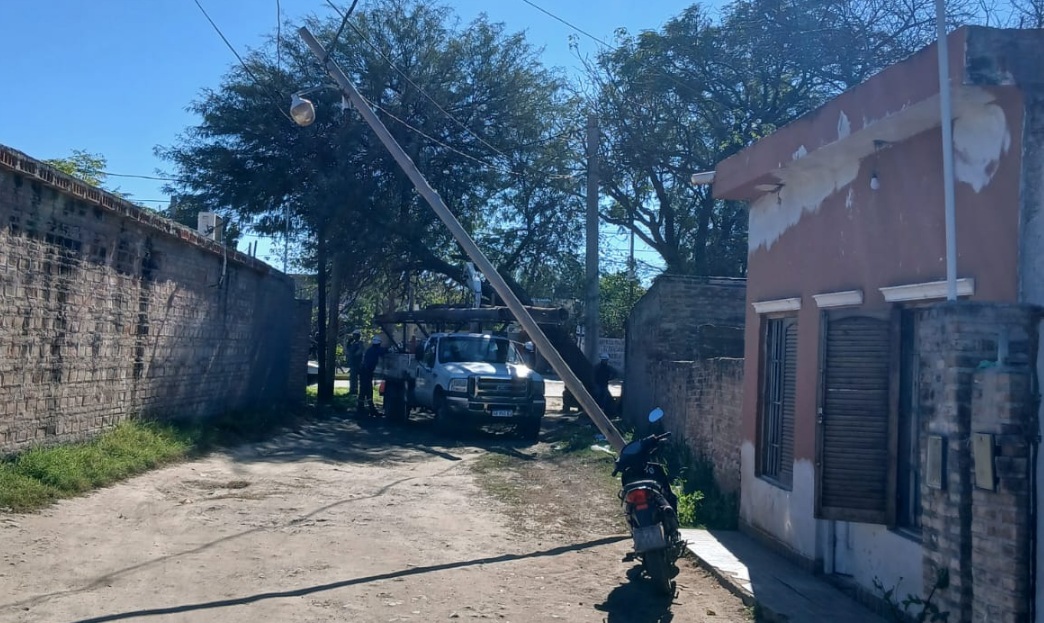 Villa Inés: reclaman a una empresa de internet por un corte de luz y daños tras retirar postes