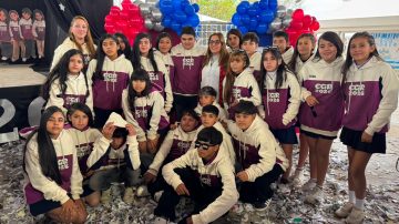 Campo Gallo: emotiva presentación de buzos y chombas de los alumnos de 7° E de la Escuela N° 913