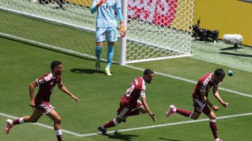 Qatar rescató un empate agónico ante Suiza en el debut