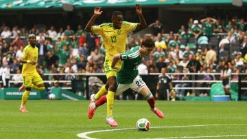 Sithole fue expulsado y recibió la primera tarjeta roja de la Copa del Mundo