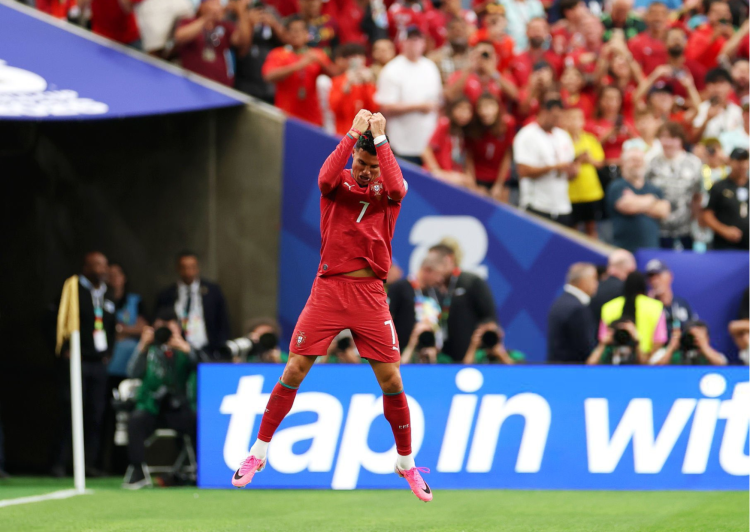 Con un doblete de Cristiano, Portugal goleó a Uzbekistán