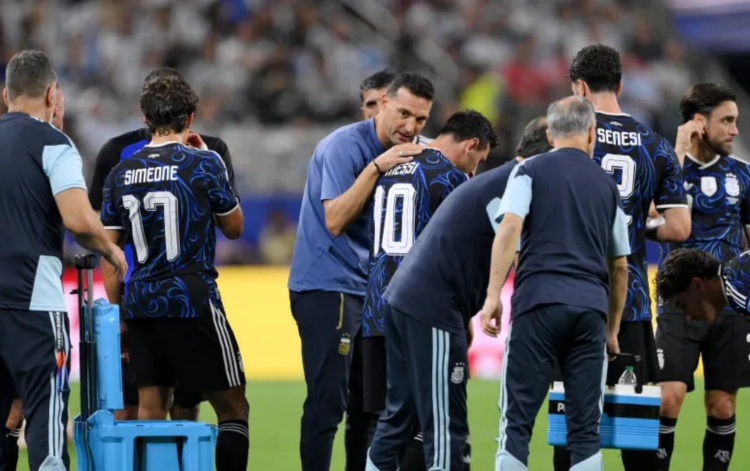 Scaloni destacó el aporte de los suplentes y elogió el sacrificio de Palacios tras la victoria ante Jordania