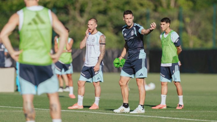 Scaloni apuesta por la continuidad, pero mantiene dos incógnitas para enfrentar a Suiza