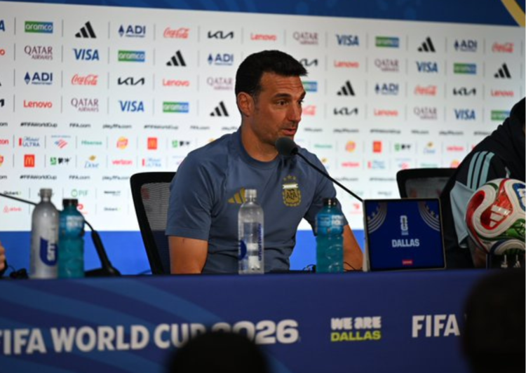 Scaloni respondió a las críticas por un supuesto favoritismo hacia Argentina: “No mires las redes sociales”
