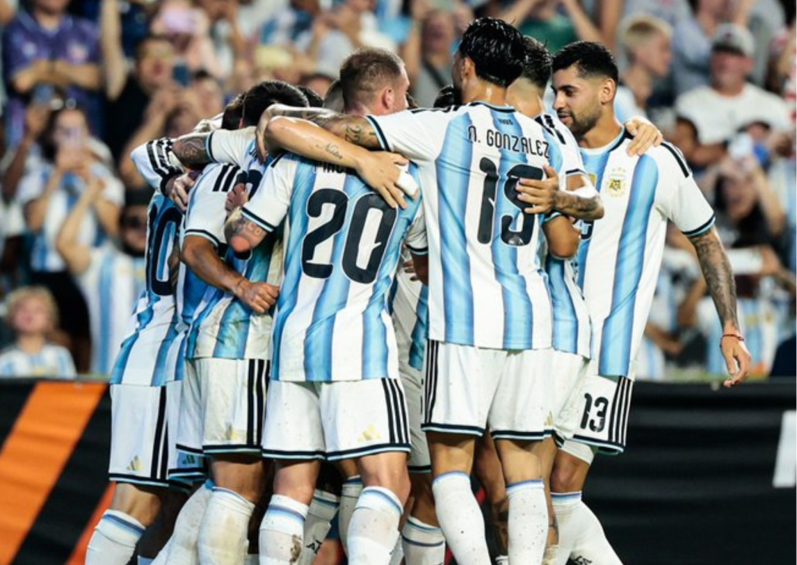 Con gol de Messi, Argentina goleó a Islandia y ya piensa en el Mundial