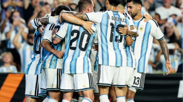 Con gol de Messi, Argentina goleó a Islandia y ya piensa en el Mundial