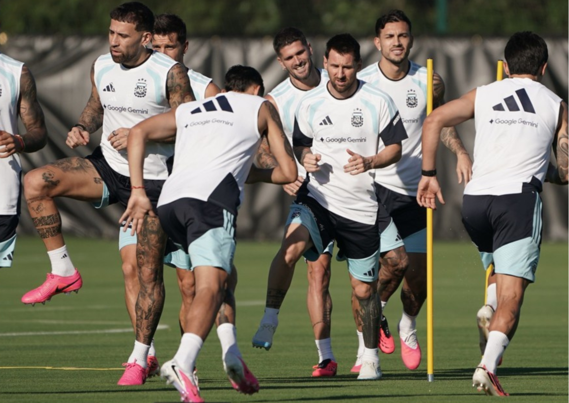 Con algunas dudas, Scaloni empieza a delinear el equipo para el debut ante Argelia