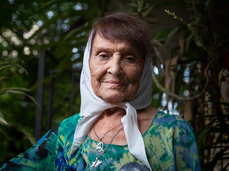 A los 95 años de edad, murió Taty Almeida presidenta de Madres de Plaza de Mayo Línea Fundadora