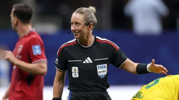 Quién es la árbitra de Chequia vs Sudáfrica, que hizo historia en el Mundial 2026