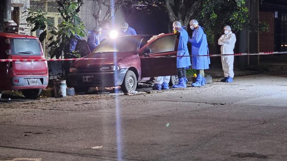 Horror en Tucumán: encontraron un cuerpo calcinado dentro de un vehículo incendiado