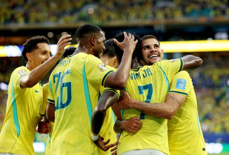 Brasil goleó a Escocia y se quedó con el primer puesto del Grupo C