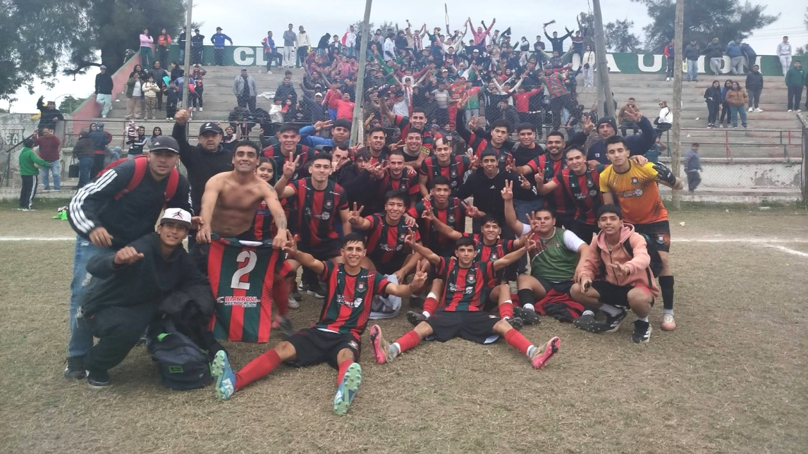 Villa Unión se hizo fuerte en la Curva y festejó ante Agua y Energía en el clásico chico de La Banda