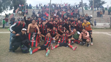 Villa Unión se hizo fuerte en la Curva y festejó ante Agua y Energía en el clásico chico de La Banda