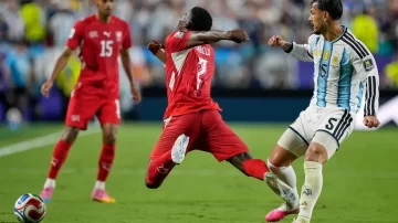 Argentina-Suiza: Embolo terminó expulsado por simular una infracción