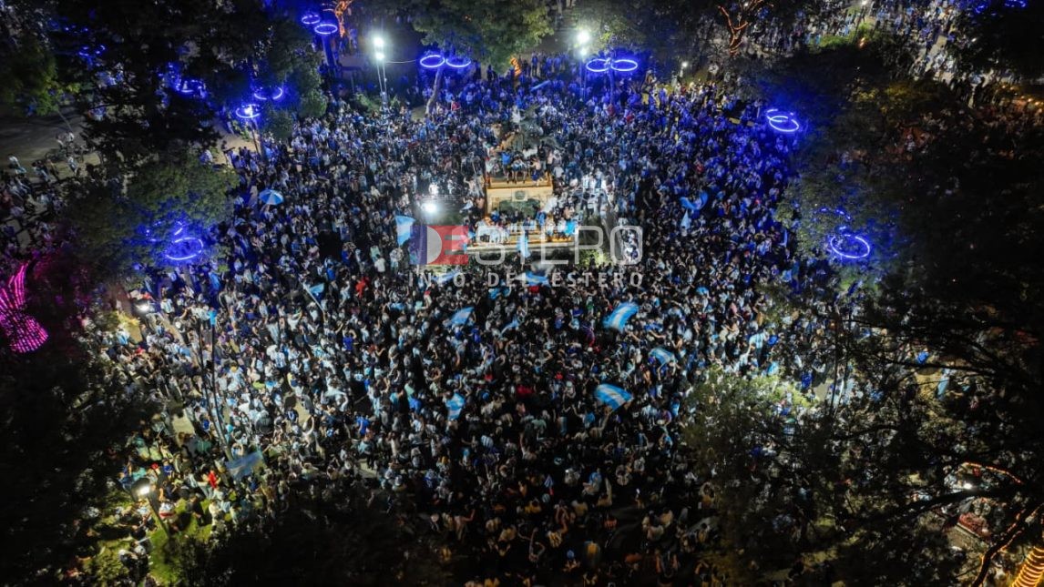 Más de 20.000 santiagueños celebraron la victoria Argentina en la plaza Libertad y así se vio desde el drone de Info del Estero