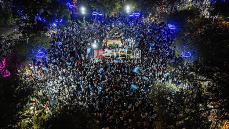 Más de 20.000 santiagueños celebraron la victoria Argentina en la plaza Libertad y así se vio desde el drone de Info del Estero