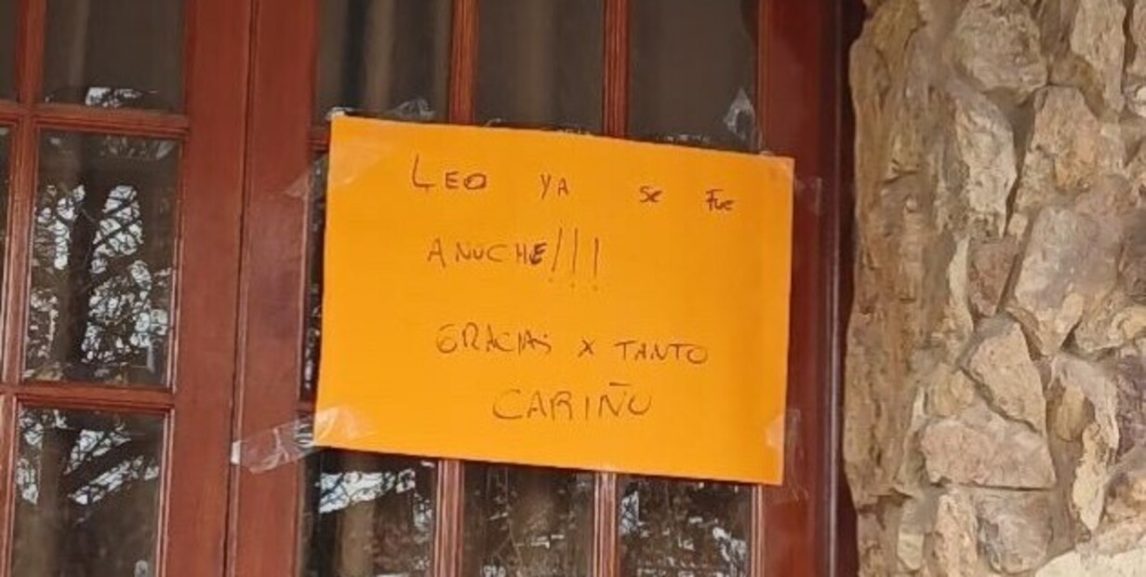 “Leo ya se fue”: el cartel en la casa de los padres de Scaloni que se volvió viral