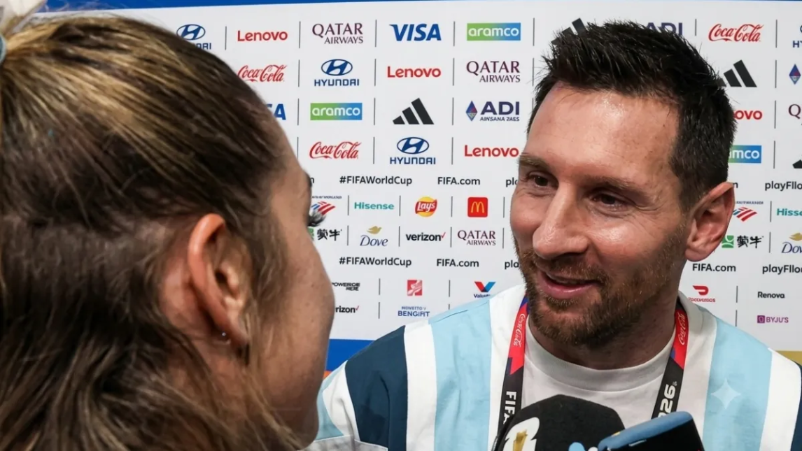 “Si te miro porque te miro, si te saludo porque te saludo”: el video del saludo entre Messi y Sofi Martínez tras el triunfo ante Cabo Verde