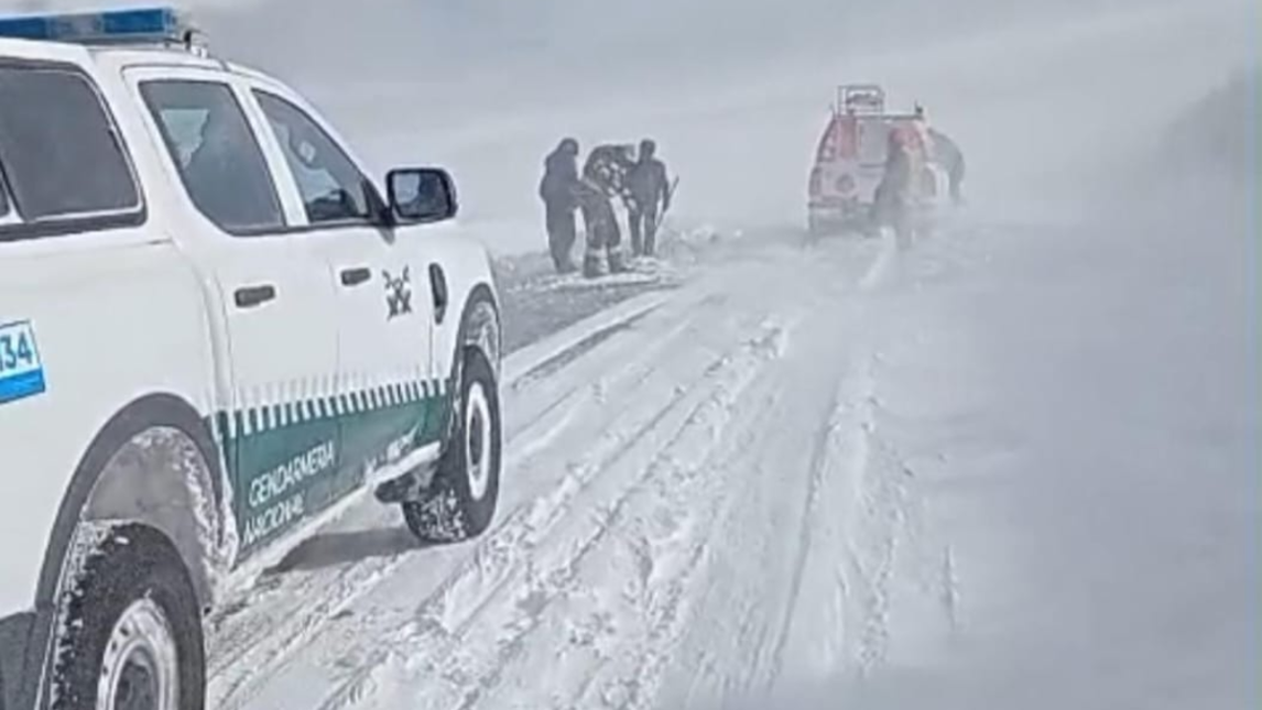 Tormenta de nieve en Catamarca: temperatura de -27°C y mineros atrapados dentro de una camioneta
