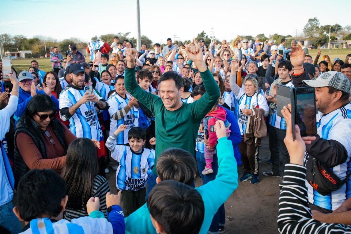 Frías: el candidato del Frente Cívico, Bustamante, realizó una recorrida por los barrios de la ciudad