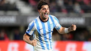 Racing recibió una oferta de Vasco Da Gama por Santiago Sosa
